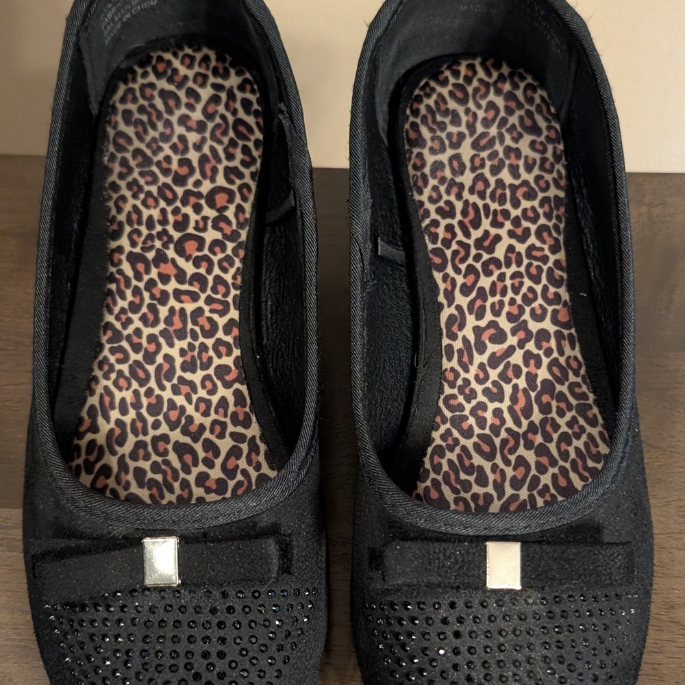 Elegant Black Women's Shoes with Bow Detail